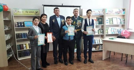 Баян бөлімі Аудандық кітапхана "Ерлікке тағзым"Ауған соғысының ардагерлермен кездесу.
